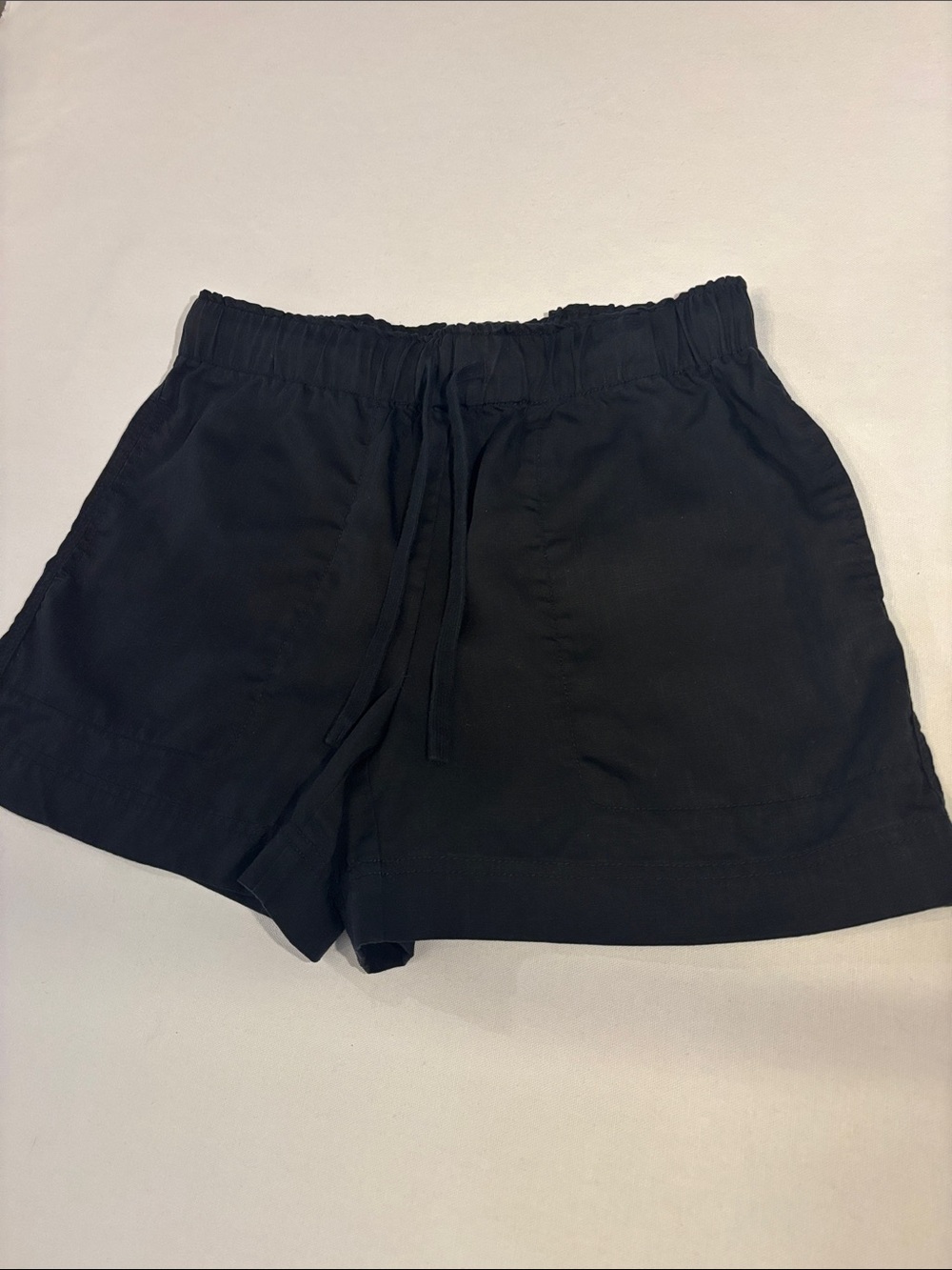 Hilary Radley Women’s Black Elastic Waist Drawstring 4” Shorts. Small